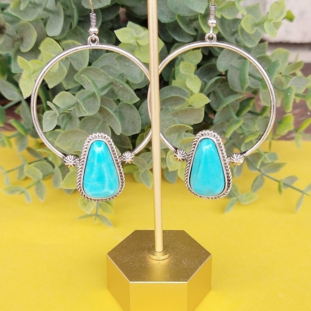 Faux Turquoise Stone Circle Earrings ♥️ - Picture 5 of 8